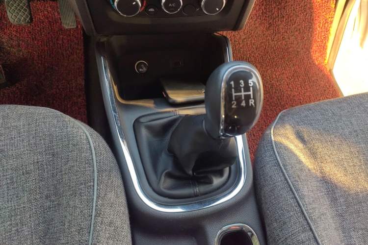 Used SRM Gold Hiace 2021 1.5L Passenger Van Engineering Lion Model Central Air Conditioning Version 9 Seats
