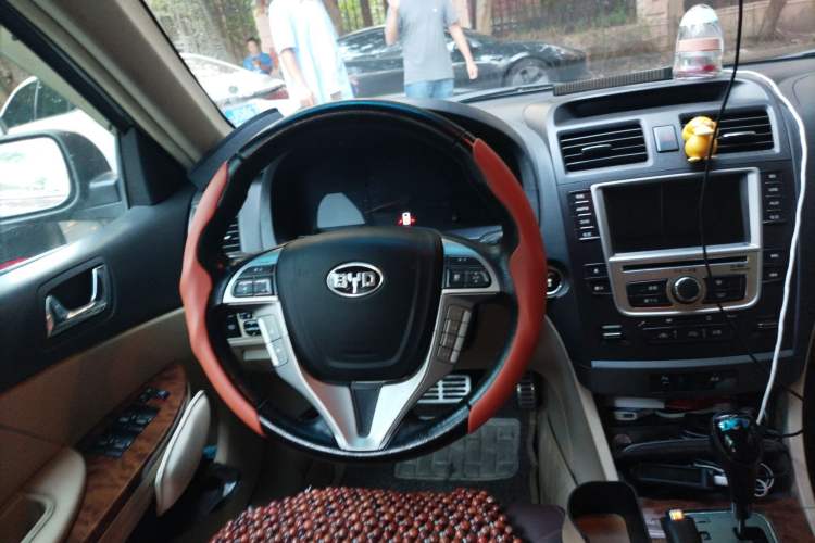 Used BYD G6 2012 1.5T Automatic Prestige Edition