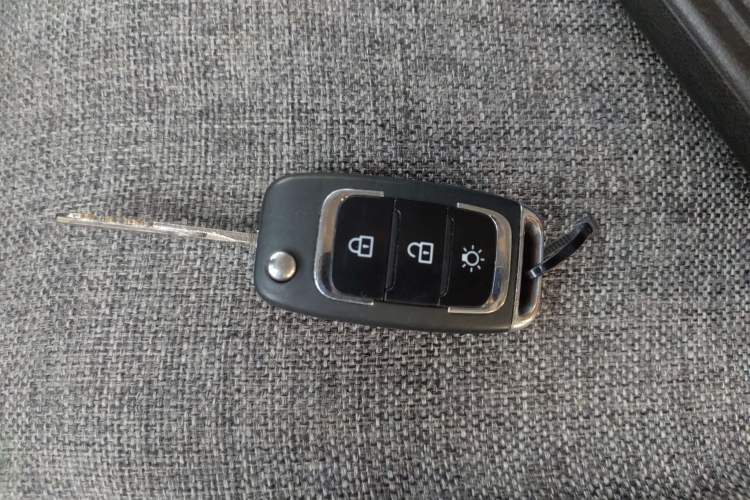 Used SRM Gold Hiace 2021 1.5L Passenger Van Engineering Lion Model Central Air Conditioning Version 9 Seats
