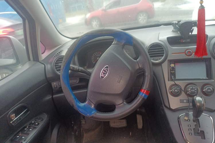 Used Kia  2011 2.0L 7-Seater Automatic Standard Edition
