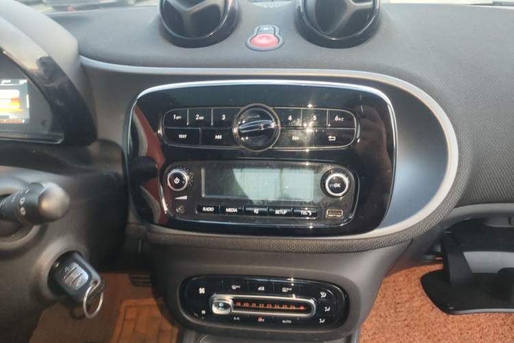 Used smart fortwo 2015 1.0L 52 kW Hardtop Passion Edition
