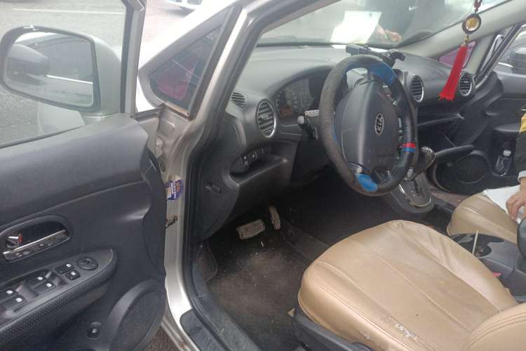 Used Kia  2011 2.0L 7-Seater Automatic Standard Edition
