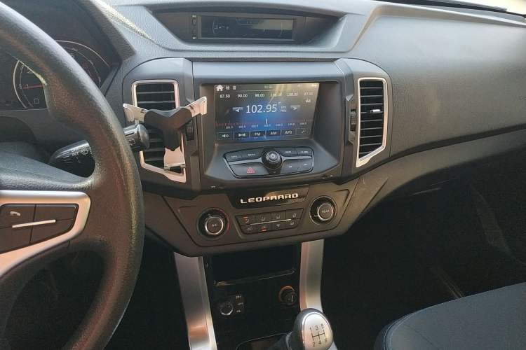 Used Leopaard Q6 2015 2.4L Manual 4x4 Excellence Edition
