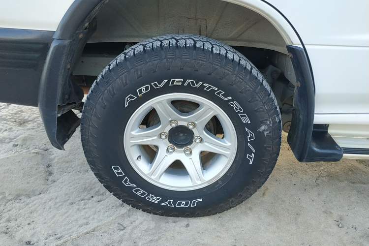 Used Leopaard Q6 2015 2.4L Manual 4x4 Excellence Edition
