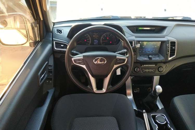 Used Leopaard Q6 2015 2.4L Manual 4x4 Excellence Edition
