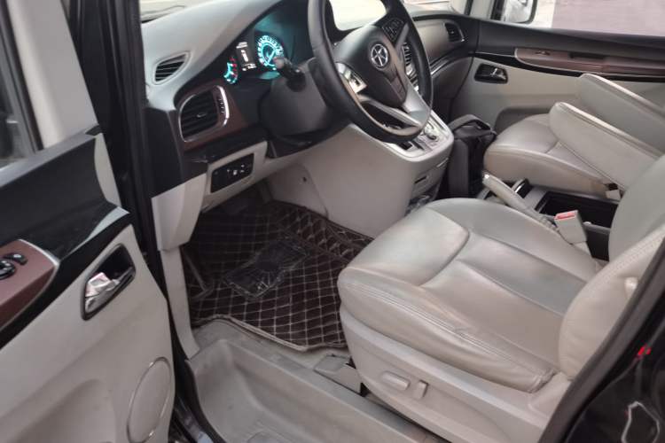 Used JAC Refine M5 2017 2.0T Gasoline Dual-Clutch Executive Version