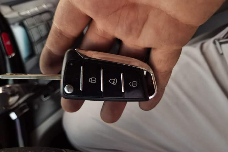 Used JAC Refine M5 2017 2.0T Gasoline Dual-Clutch Executive Version