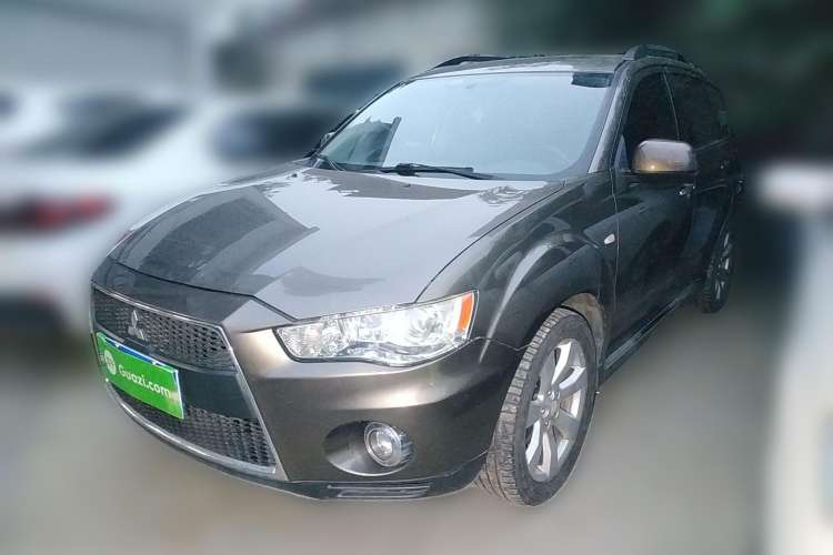 Used Mitsubishi 2012 Kicks 2.4 Fashion Navigation Edition