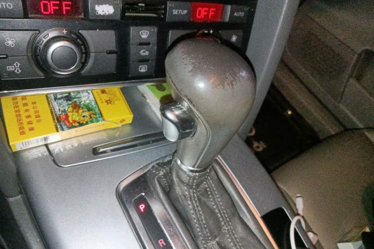 Used Audi A6L 2009 2.0 TFSI automatic standard version
