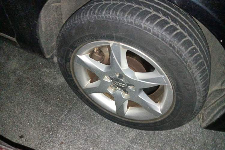 Used Audi A6L 2009 2.0 TFSI automatic standard version
