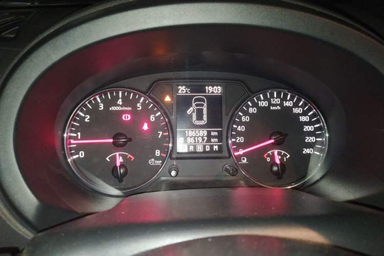 Used Dongfeng Fengdu MX6 2016 2.0L CVT Two-Wheel Drive All-Around Version
