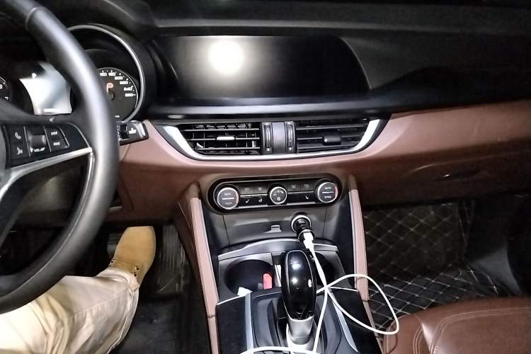 Used Alfa Romeo Stelvio 2017 2.0T 200HP Elite Edition Audio And AC Panel