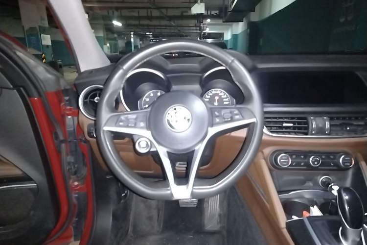 Used Alfa Romeo Stelvio 2017 2.0T 200HP Elite Edition Steering Wheel