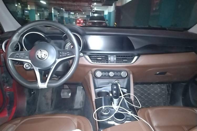 Used Alfa Romeo Stelvio 2017 2.0T 200HP Elite Edition Center Console