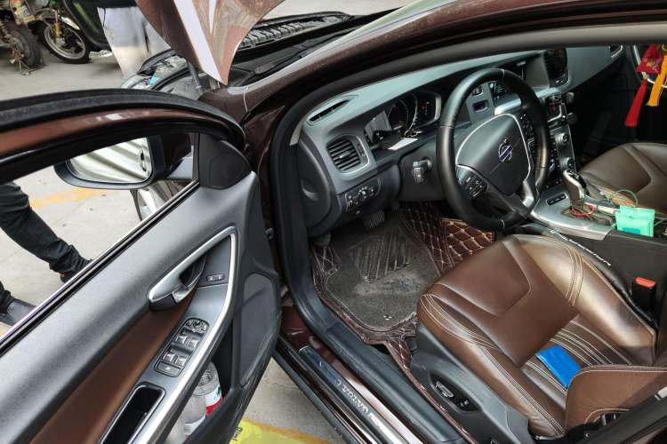 Used Volvo S60 New Energy 2015 S60L E-Drive Hybrid T6 Smart Drive Edition
