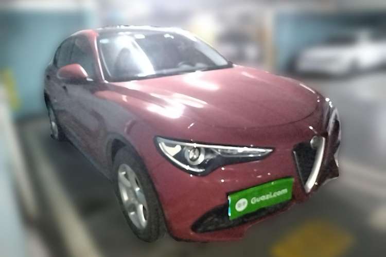 Used Alfa Romeo Stelvio 2017 2.0T 200HP Elite Edition Front Right 45 Deg