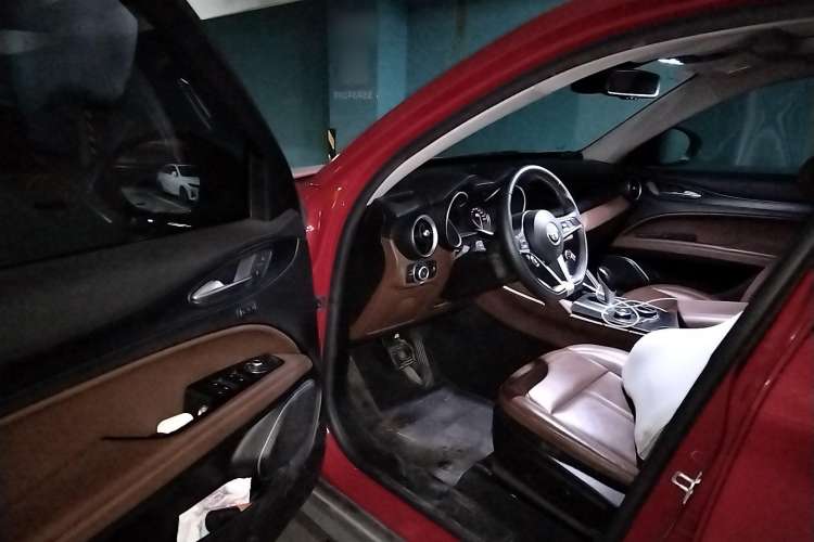 Used Alfa Romeo Stelvio 2017 2.0T 200HP Elite Edition Driver Seat