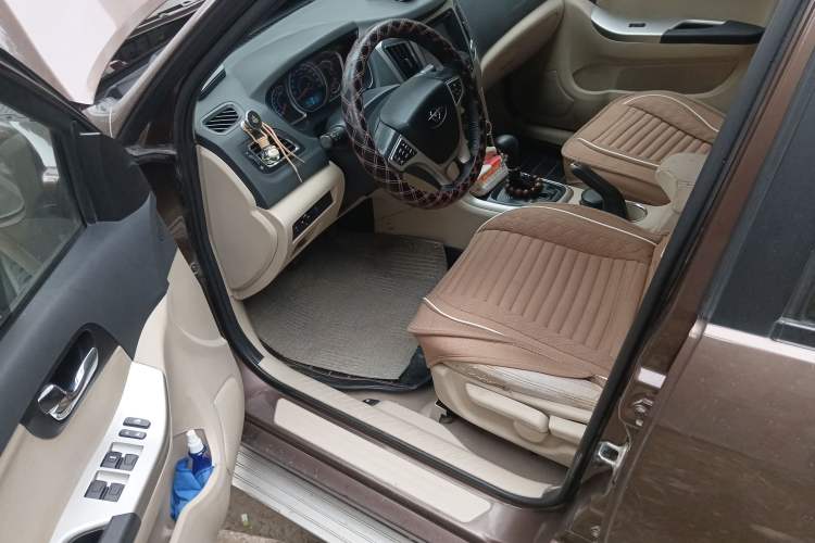 Used Haima S7 2013 2.0L Automatic ZhiShang Version
