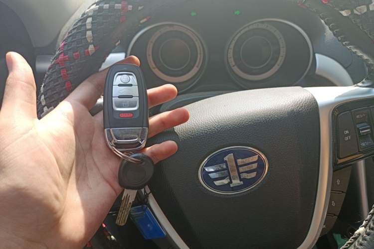 Used Bestune X80 2013 2.0L automatic luxury version
