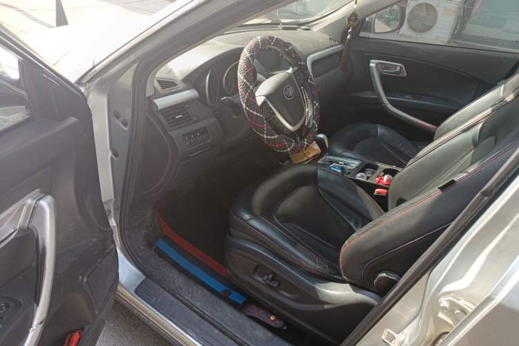 Used Bestune X80 2013 2.0L automatic luxury version
