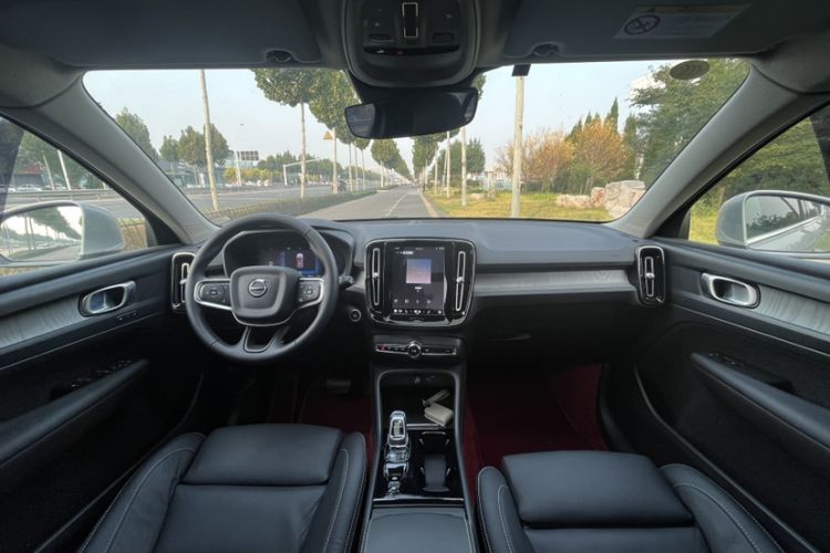 Used Volvo XC40 2023 B4 4x4 Smart Luxury Edition
