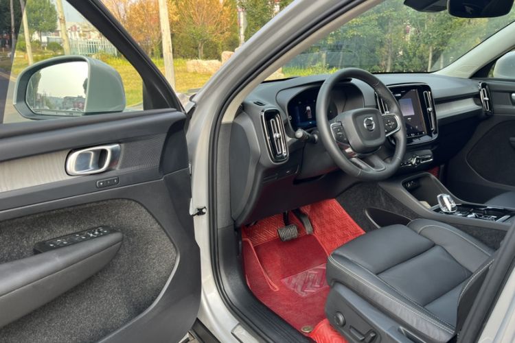 Used Volvo XC40 2023 B4 4x4 Smart Luxury Edition
