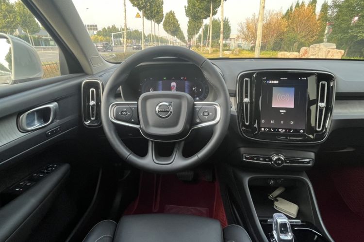 Used Volvo XC40 2023 B4 4x4 Smart Luxury Edition
