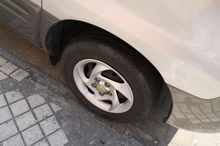 Used JAC Refine 2011 2.0L Shuttle Gasoline Standard Edition HFC4GA3 Right Front Wheel Hub