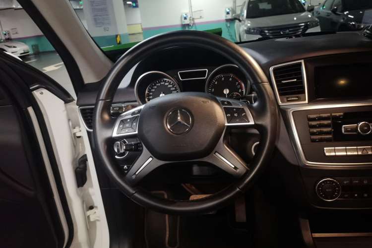 Used Mercedes-Benz M-Class 2014 ML 320 4MATIC
