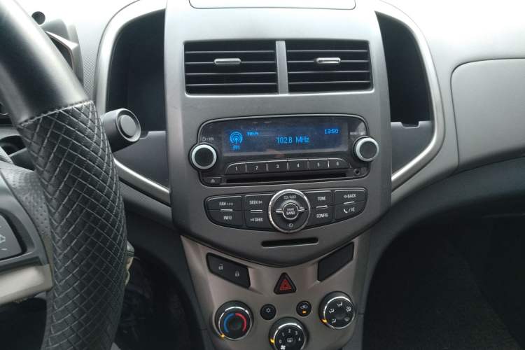 Used Chevrolet Aveo Sonic 2011 Sedan 1.4L Manual Transmission SE