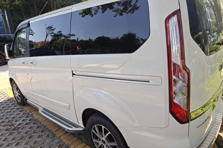 Used Ford Tourneo Custom 2017 2.0T Automatic Elite Version
