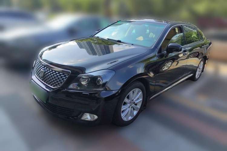 Used Toyota Crown 2011 2.5L Royal Special Edition with Leather and Sunroof