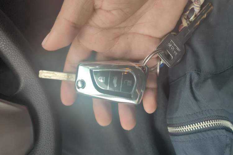 Used Toyota Levin 2015 1.6G CVT Orange Limited Edition
