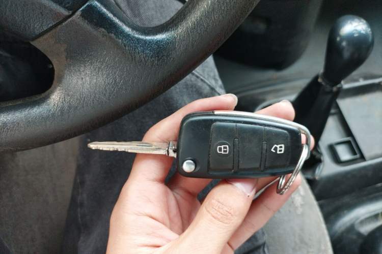 Used JAC Refine 2011 2.0L Shuttle Gasoline Standard Edition HFC4GA3
