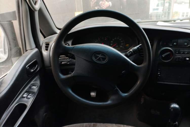 Used JAC Refine 2011 2.0L Shuttle Gasoline Standard Edition HFC4GA3
