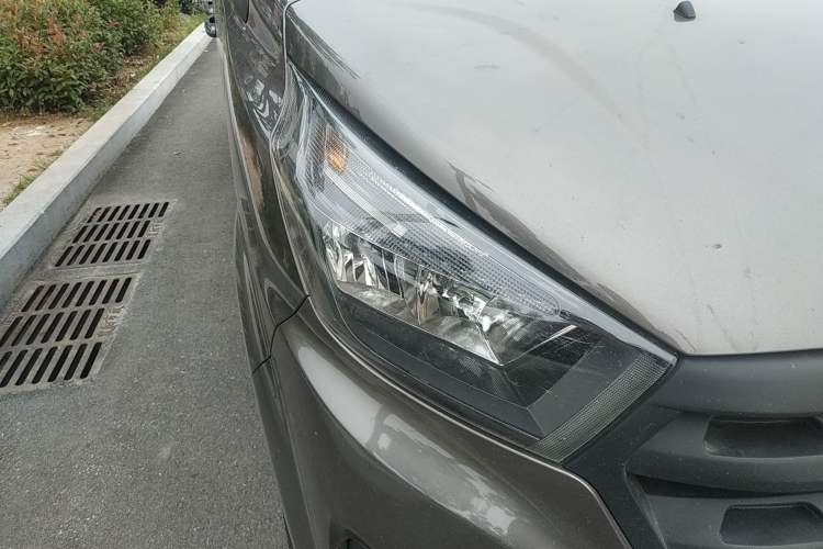 Used Jinbei Gold Hiace 2021 1.5L Passenger Van Travel Lion 7-Seater
