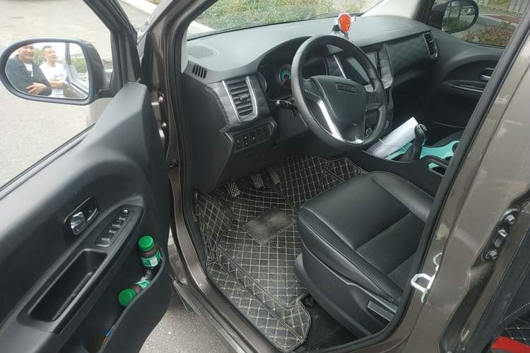 Used Jinbei Gold Hiace 2021 1.5L Passenger Van Travel Lion 7-Seater
