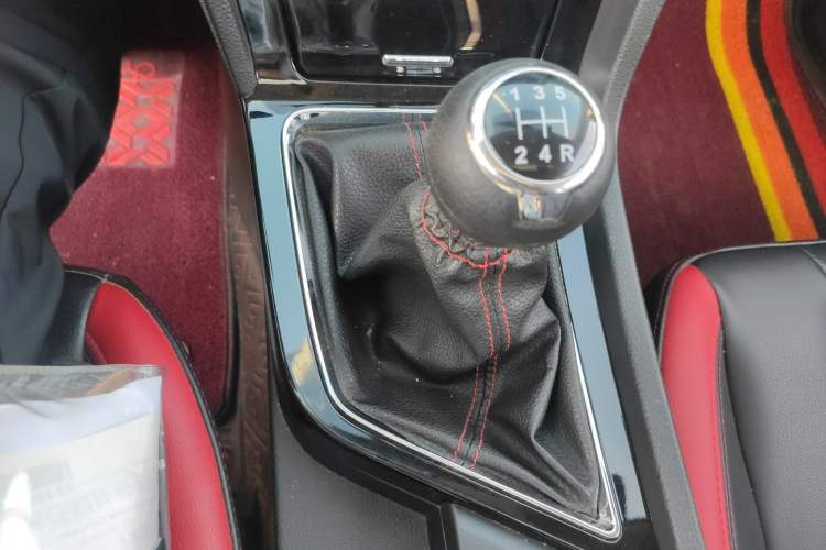 Used Venucia D60 2018 1.6L Manual Smart Connect Elite Edition Gear Lever