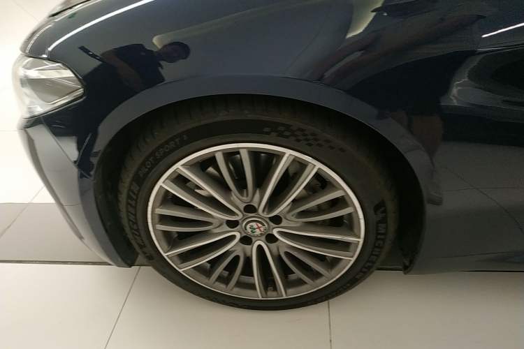 Used Alfa Romeo Giulia 2017 2.0T 280HP Luxury Edition
