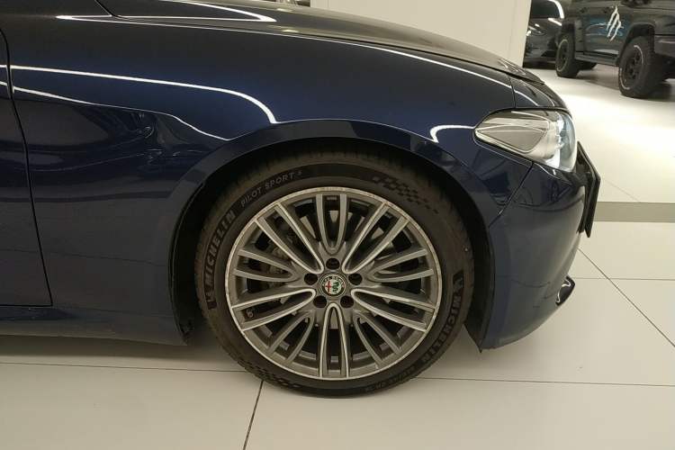 Used Alfa Romeo Giulia 2017 2.0T 280HP Luxury Edition
