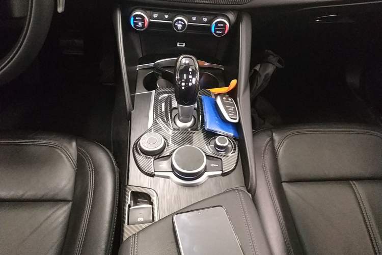 Used Alfa Romeo Giulia 2017 2.0T 280HP Luxury Edition
