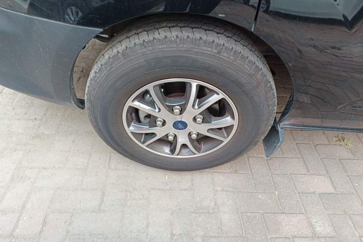 Used Ford Transit 2023 2.0T Diesel Manual Multifunction Commercial Vehicle Mid-axle Mid-roof 5/6 Seats
