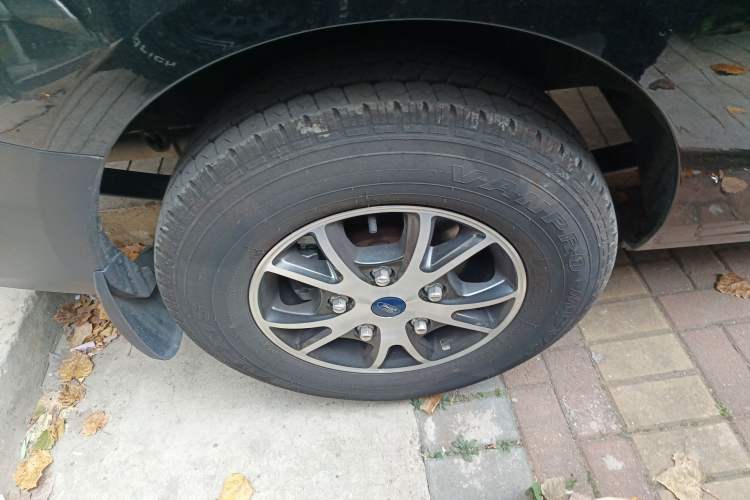 Used Ford Transit 2023 2.0T Diesel Manual Multifunction Commercial Vehicle Mid-axle Mid-roof 5/6 Seats
