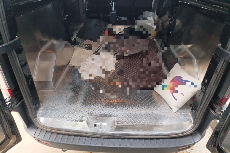 Used Ford Transit 2023 2.0T Diesel Manual Multifunction Commercial Vehicle Mid-axle Mid-roof 5/6 Seats
