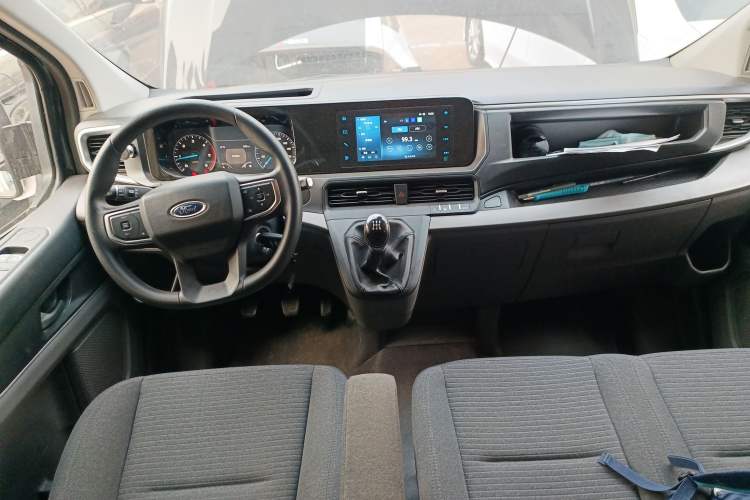 Used Ford Transit 2023 2.0T Diesel Manual Multifunction Commercial Vehicle Mid-axle Mid-roof 5/6 Seats
