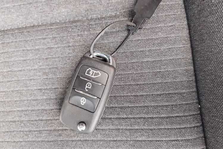 Used Ford Transit 2023 2.0T Diesel Manual Multifunction Commercial Vehicle Mid-axle Mid-roof 5/6 Seats
