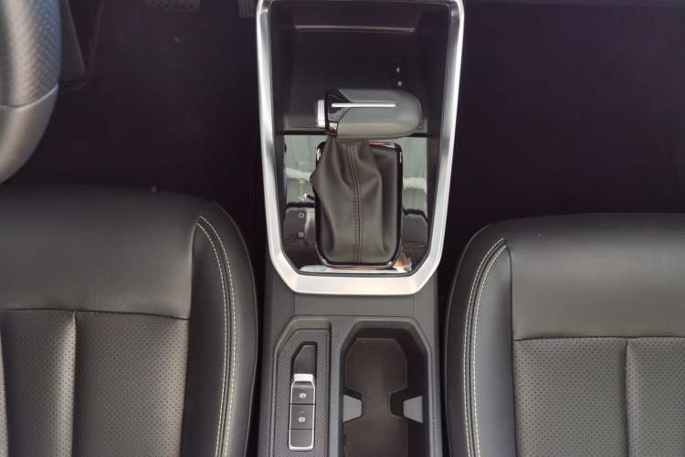 Used Wuling Alvez 2022 1.5T CVT Trendy & Cool Edition