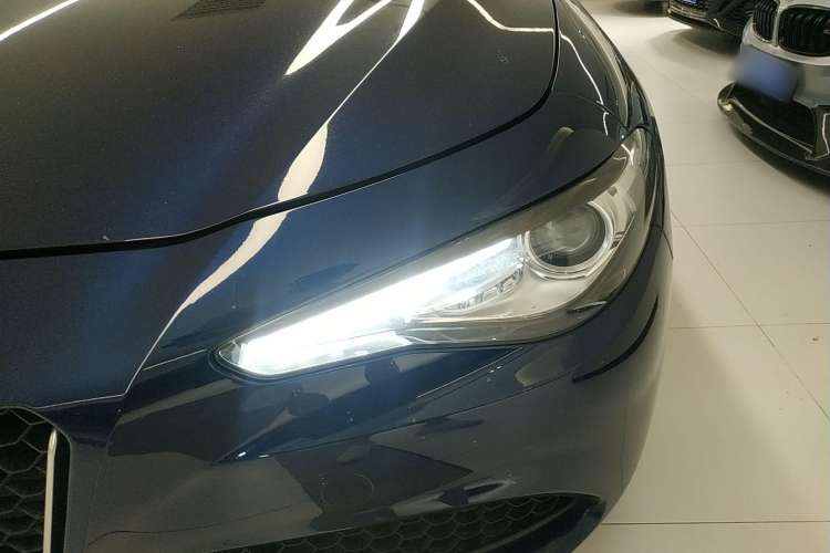 Used Alfa Romeo Giulia 2017 2.0T 280HP Luxury Edition
