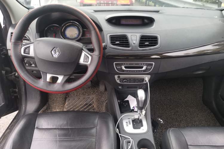 Used Renault Fluence 2013 2.0L Fashion Edition

