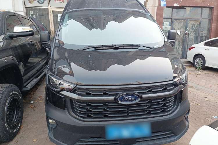 Used Ford Transit 2023 2.0T Diesel Manual Multifunction Commercial Vehicle Mid-axle Mid-roof 5/6 Seats
